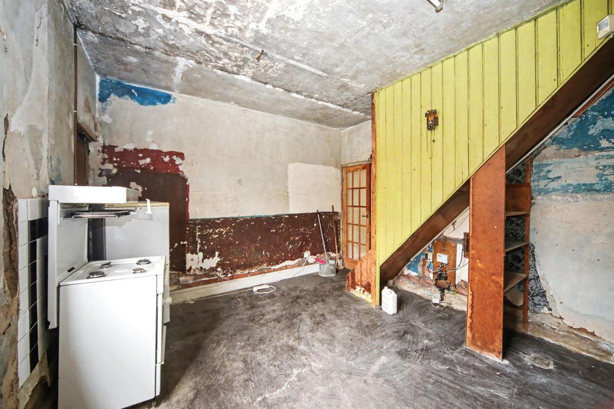 Image 6 of 16