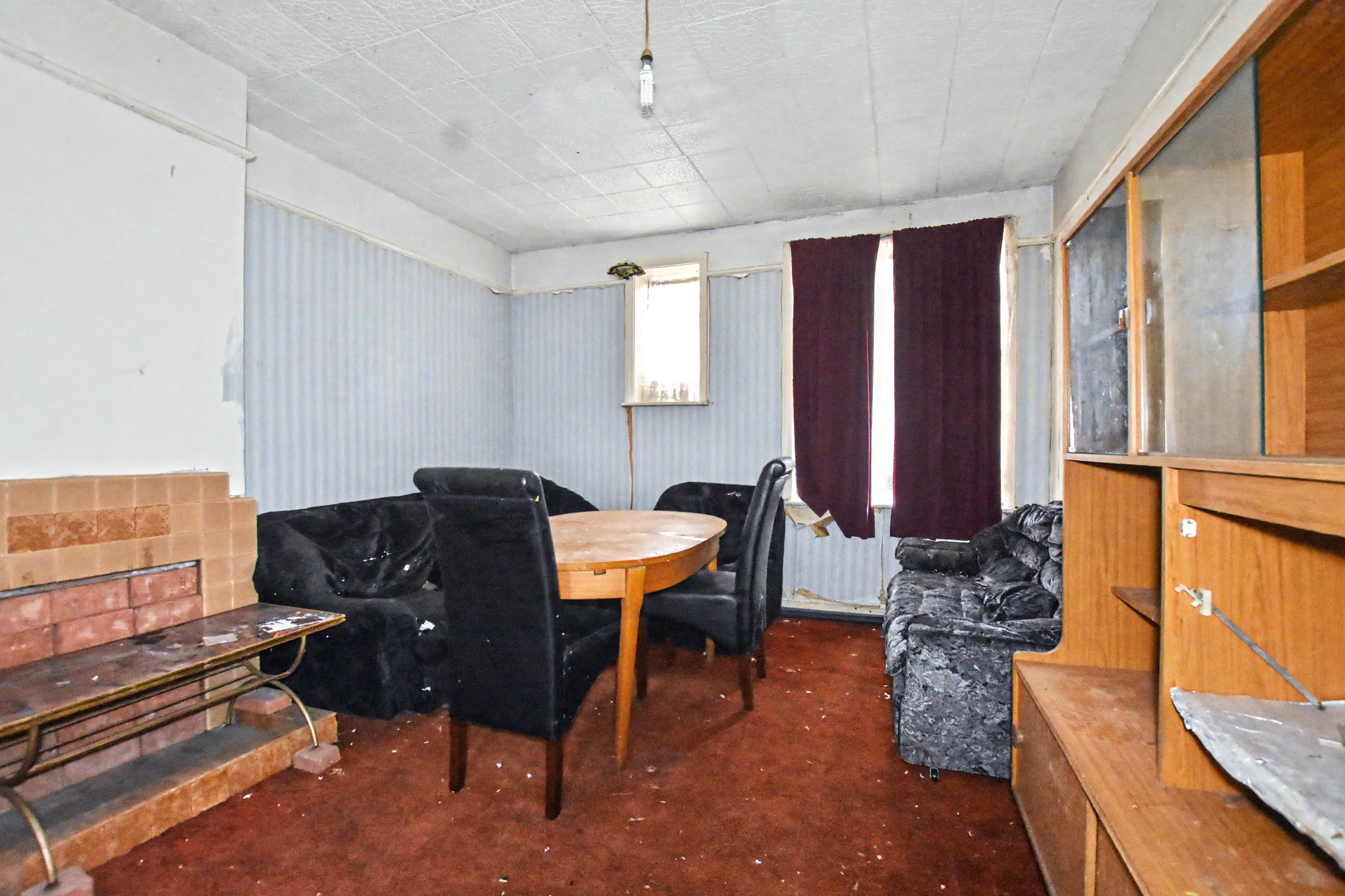 Image 2 of 16
