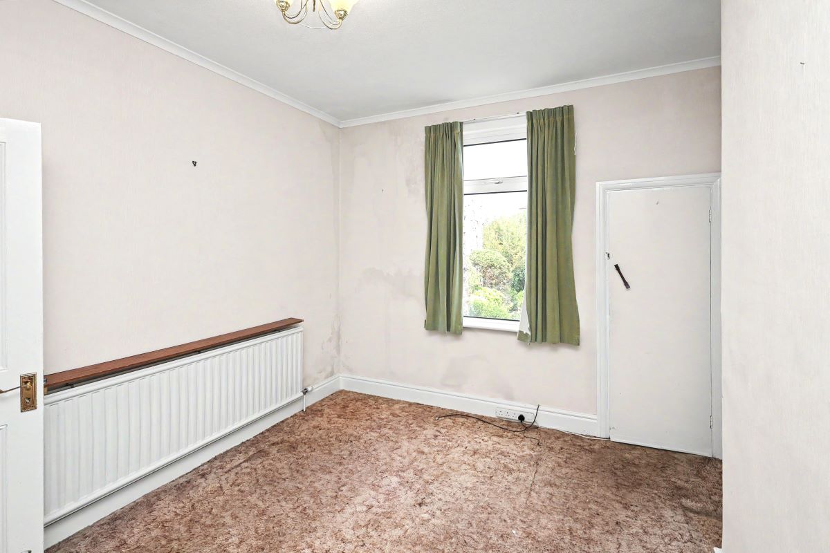 Image 4 of 20