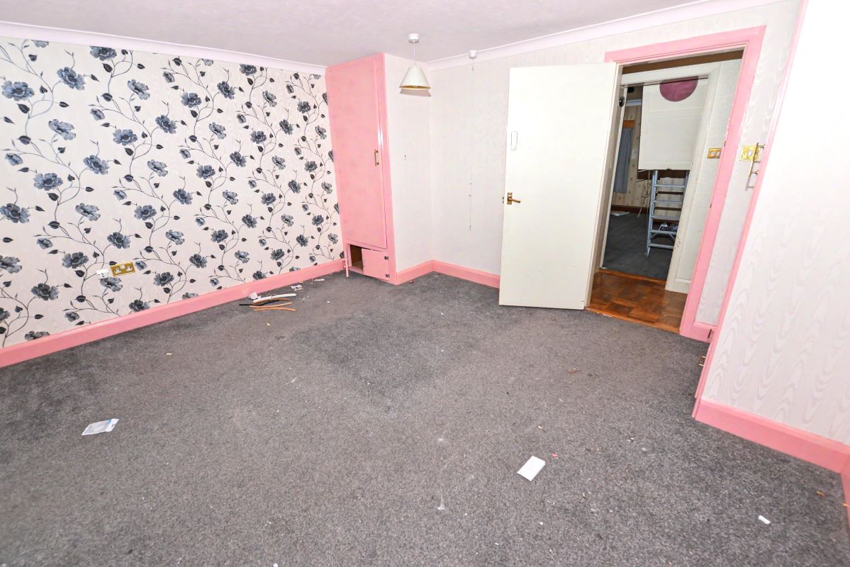 Image 10 of 18