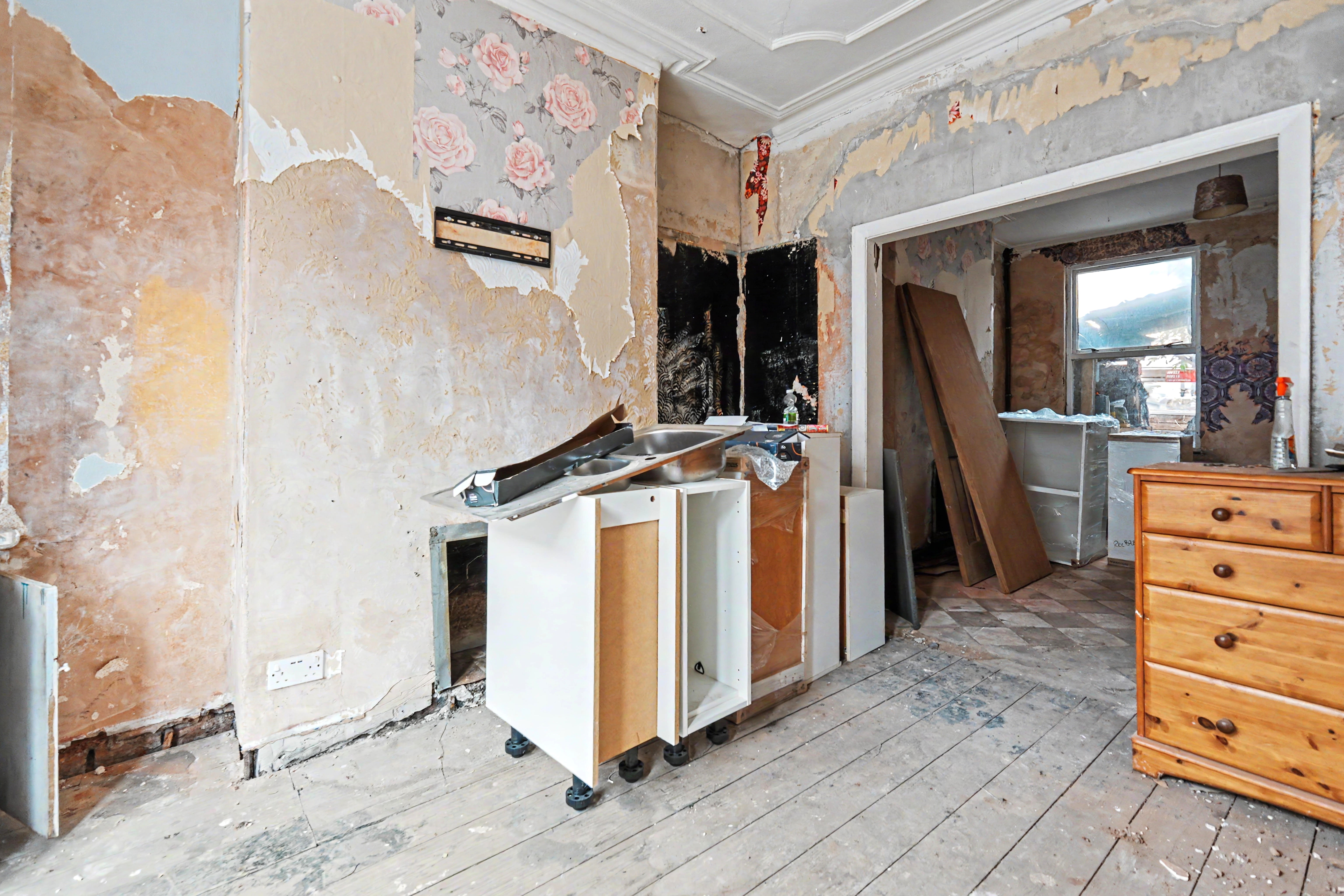 Image 4 of 18