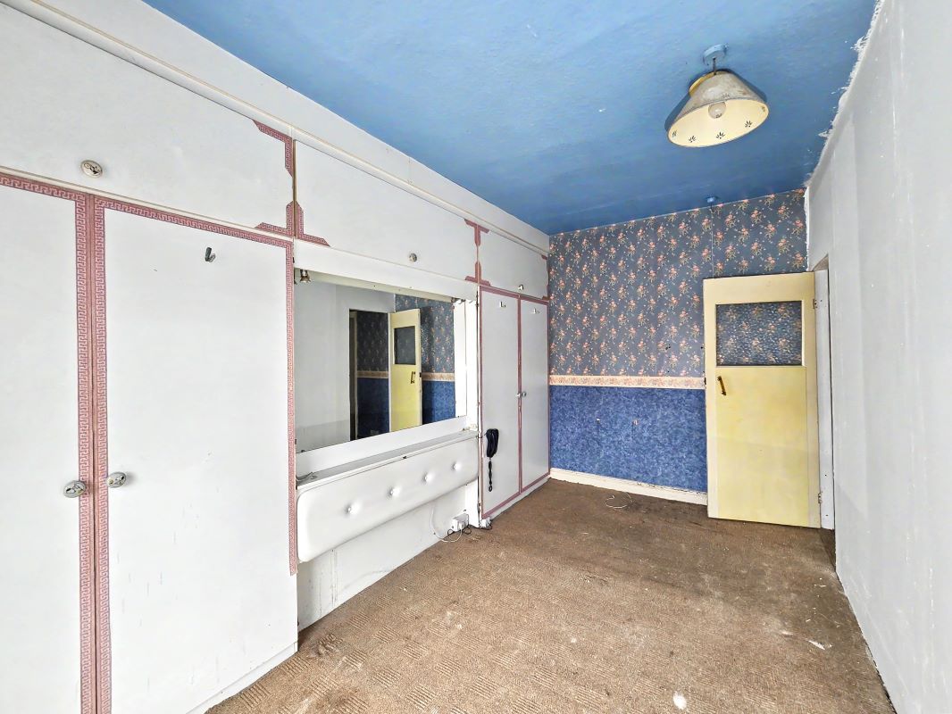 Image 11 of 16