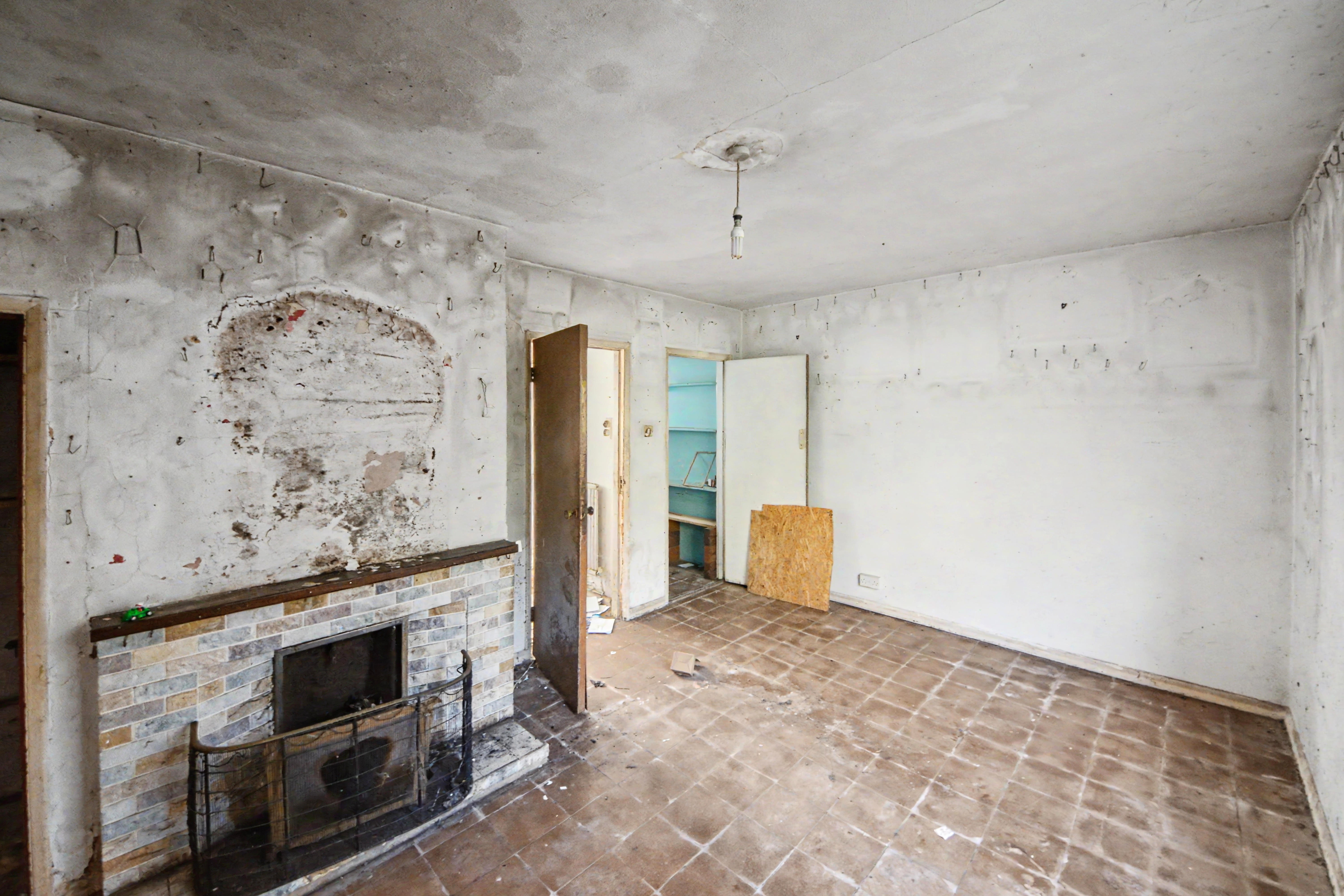 Image 2 of 18