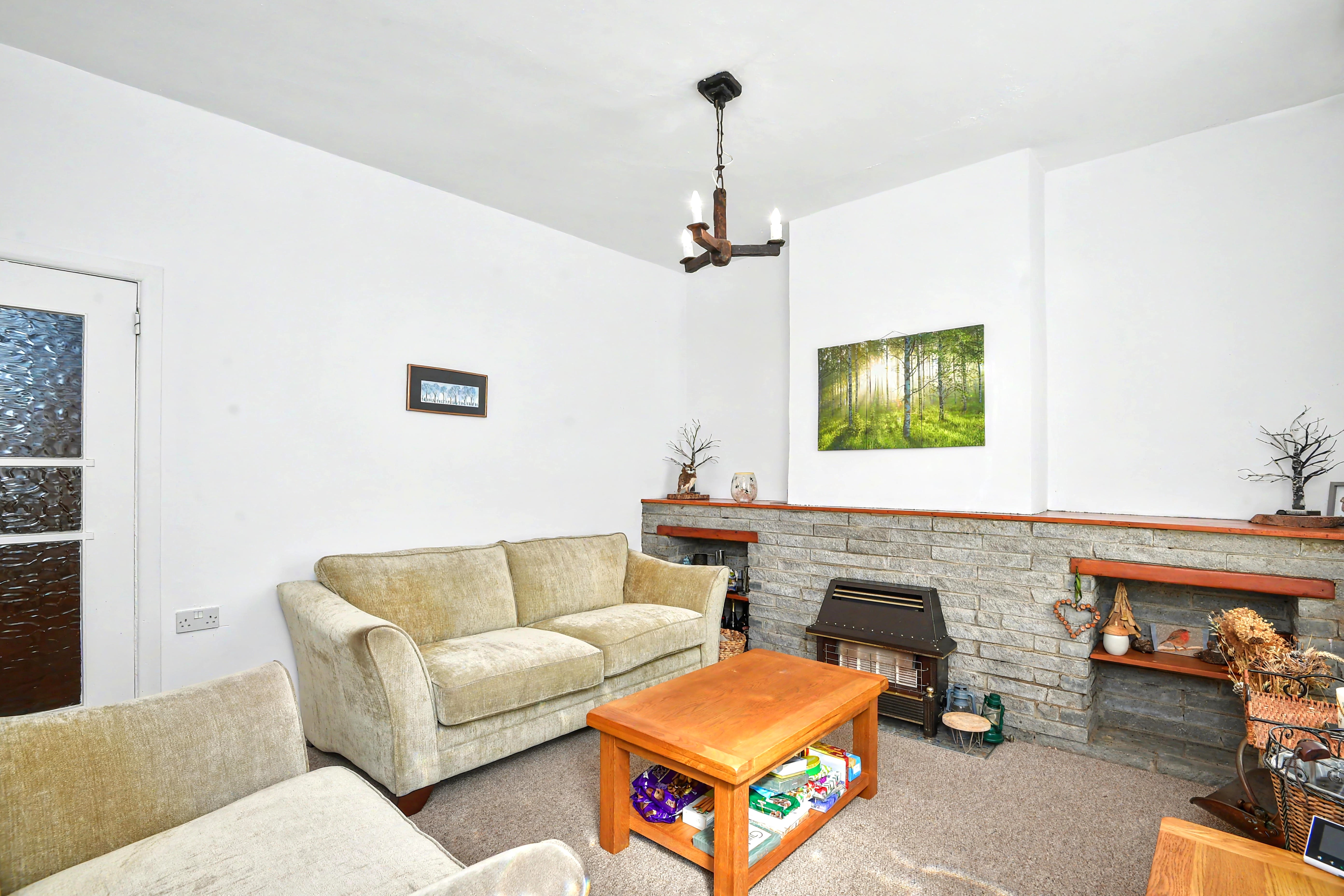 Image 4 of 19