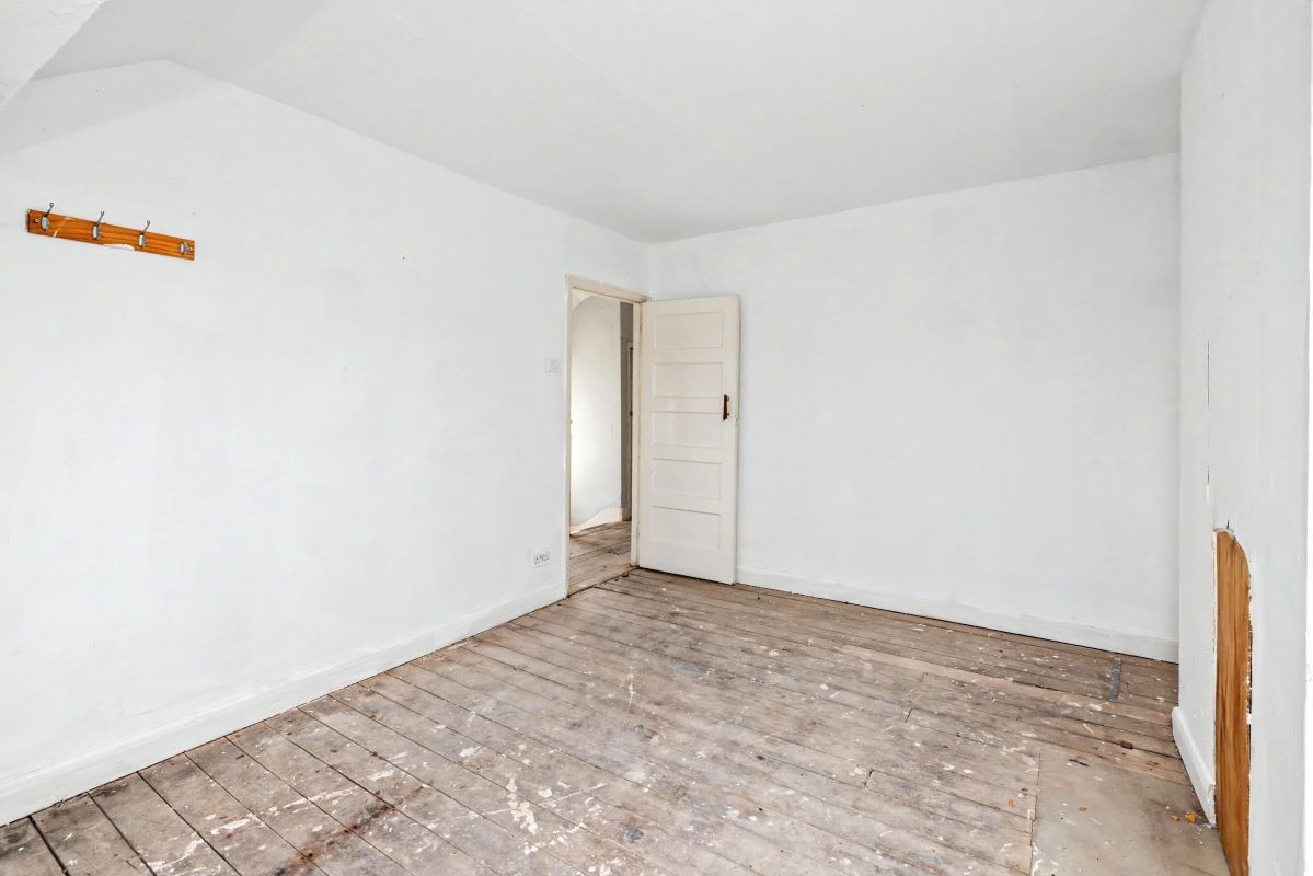 Image 11 of 19