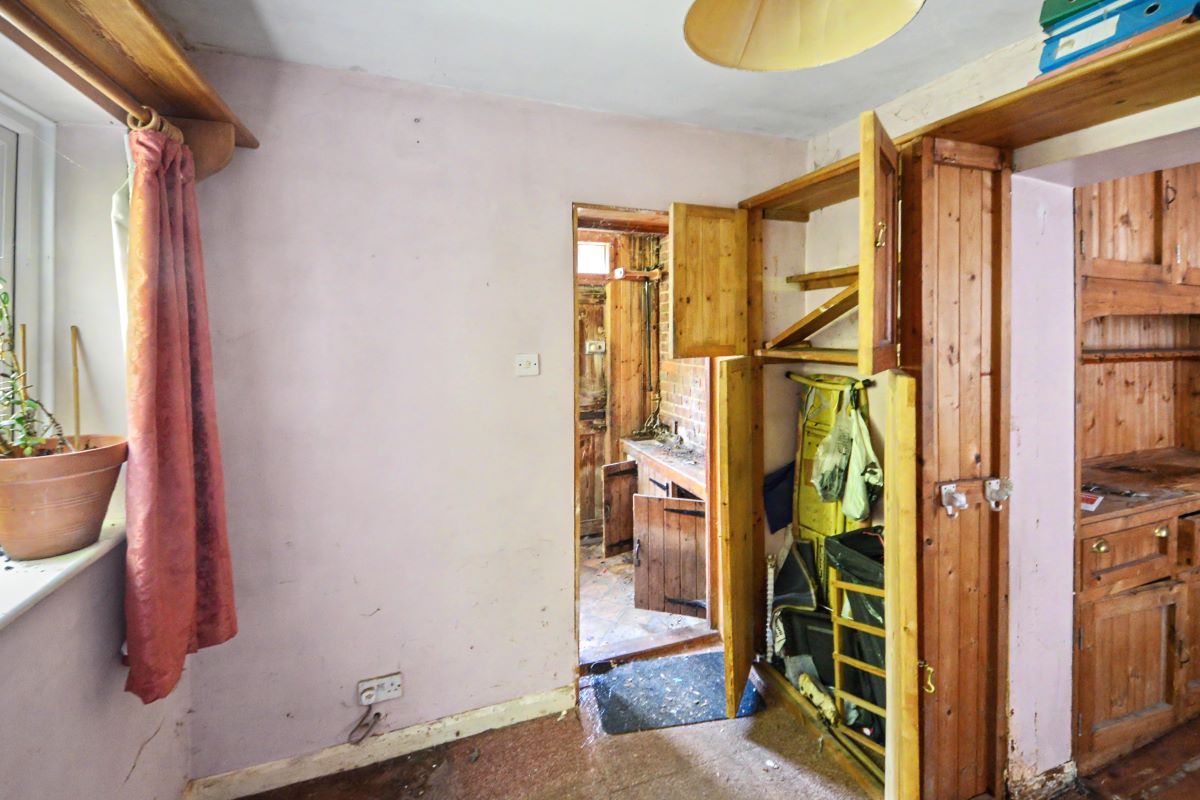 Image 6 of 18