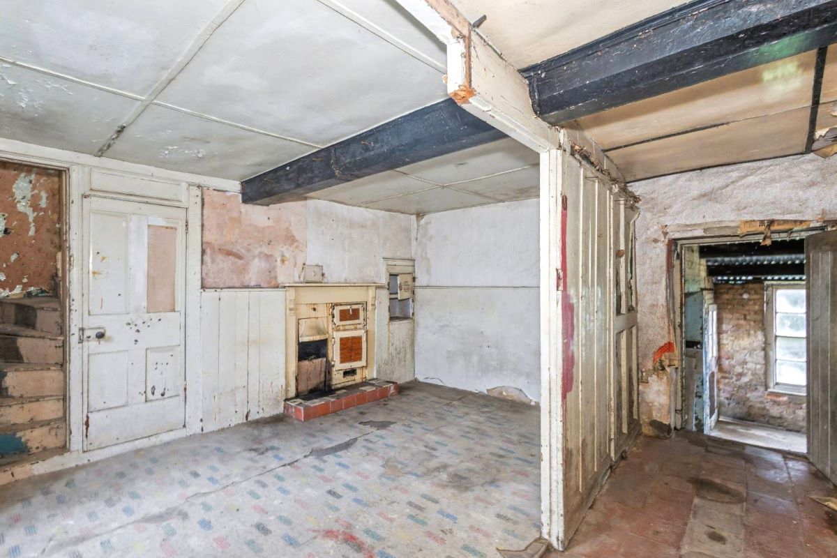 Image 19 of 25