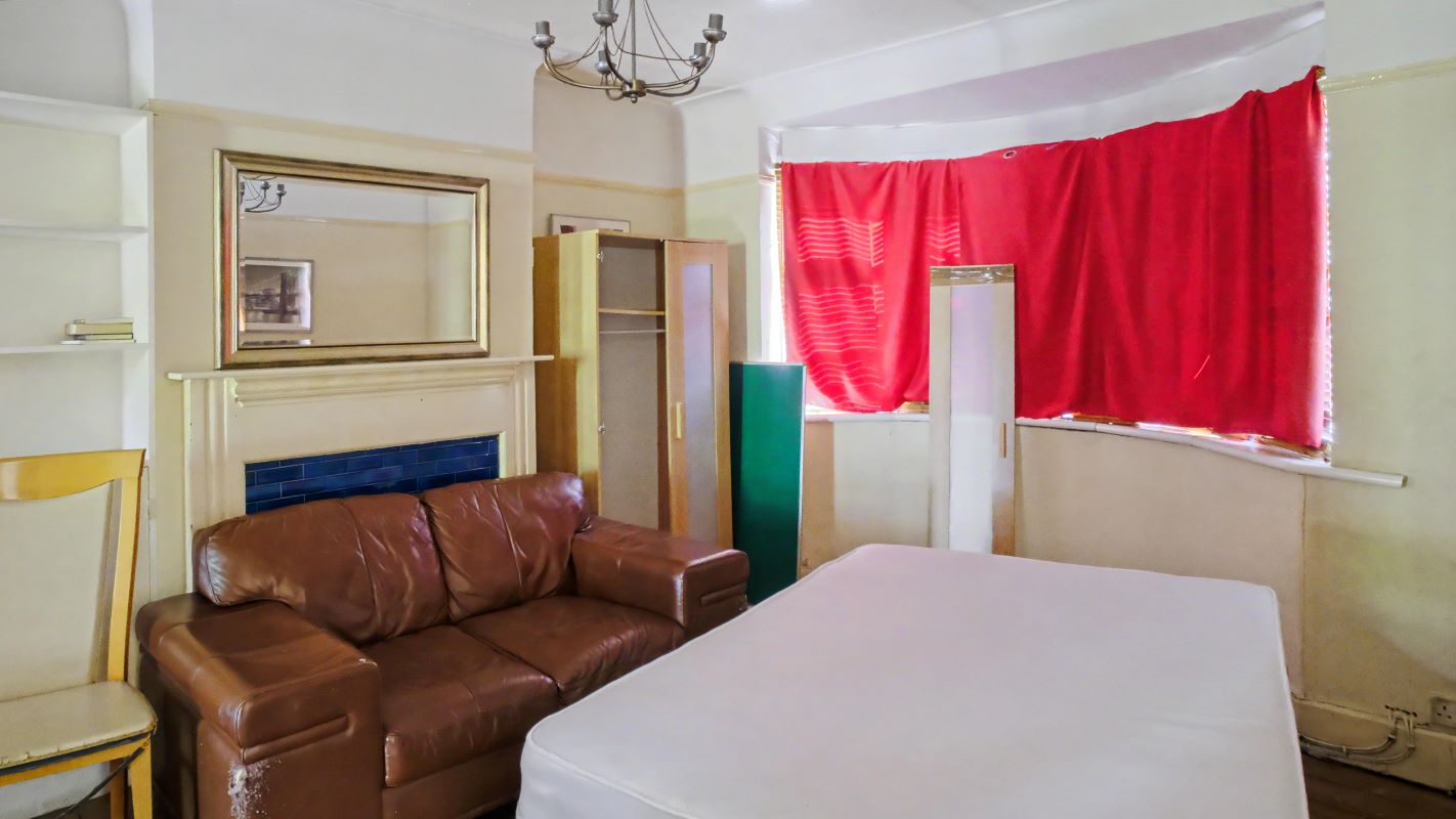 Image 4 of 24