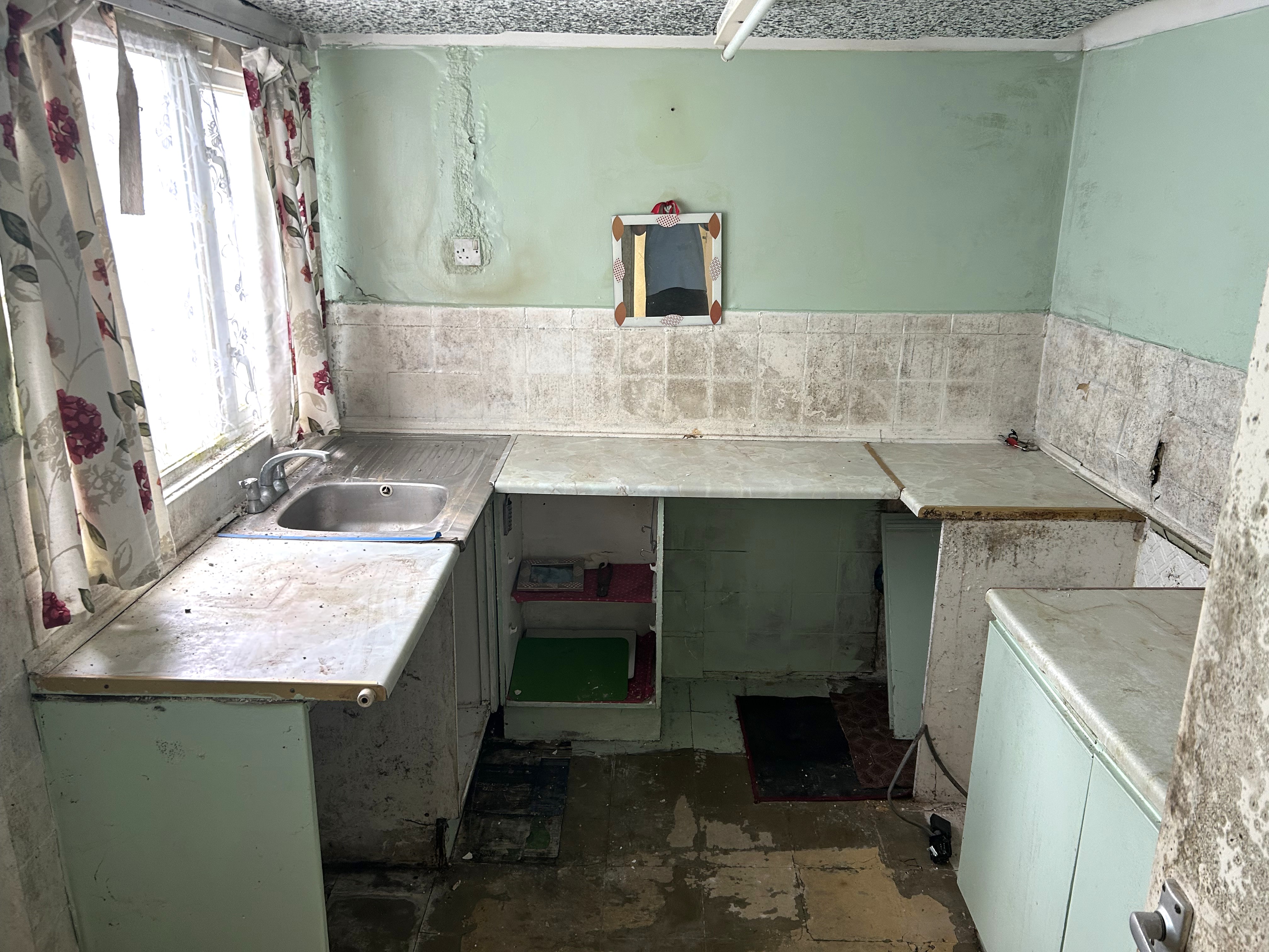 Image 4 of 9