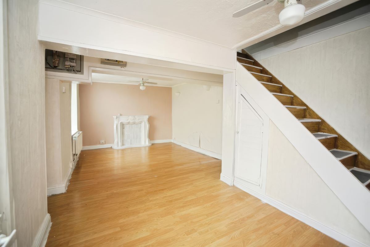 Image 4 of 16