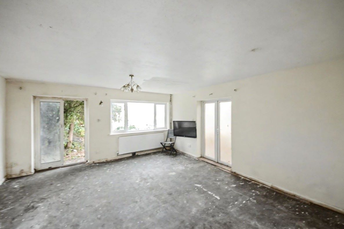 Image 2 of 9