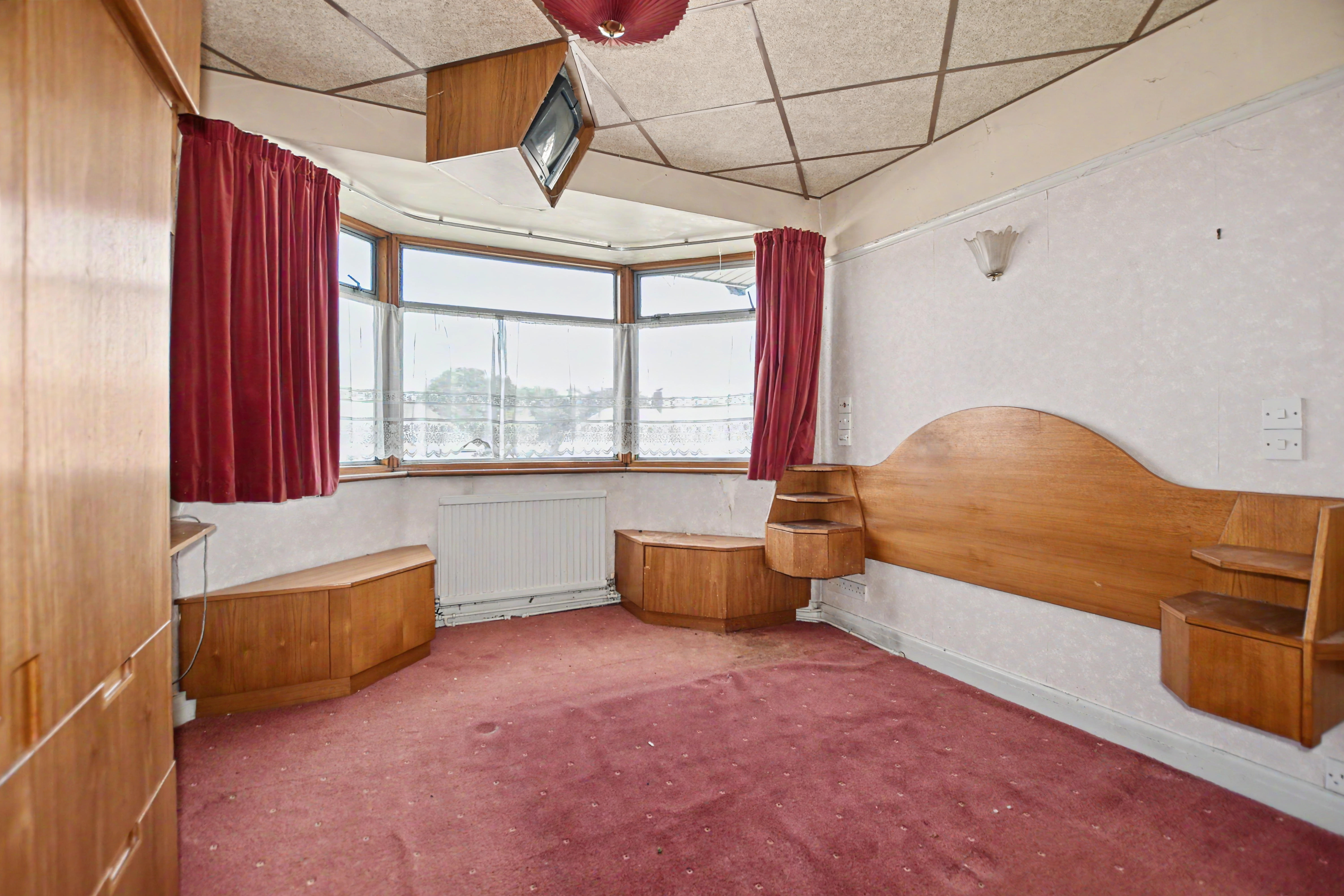 Image 10 of 18