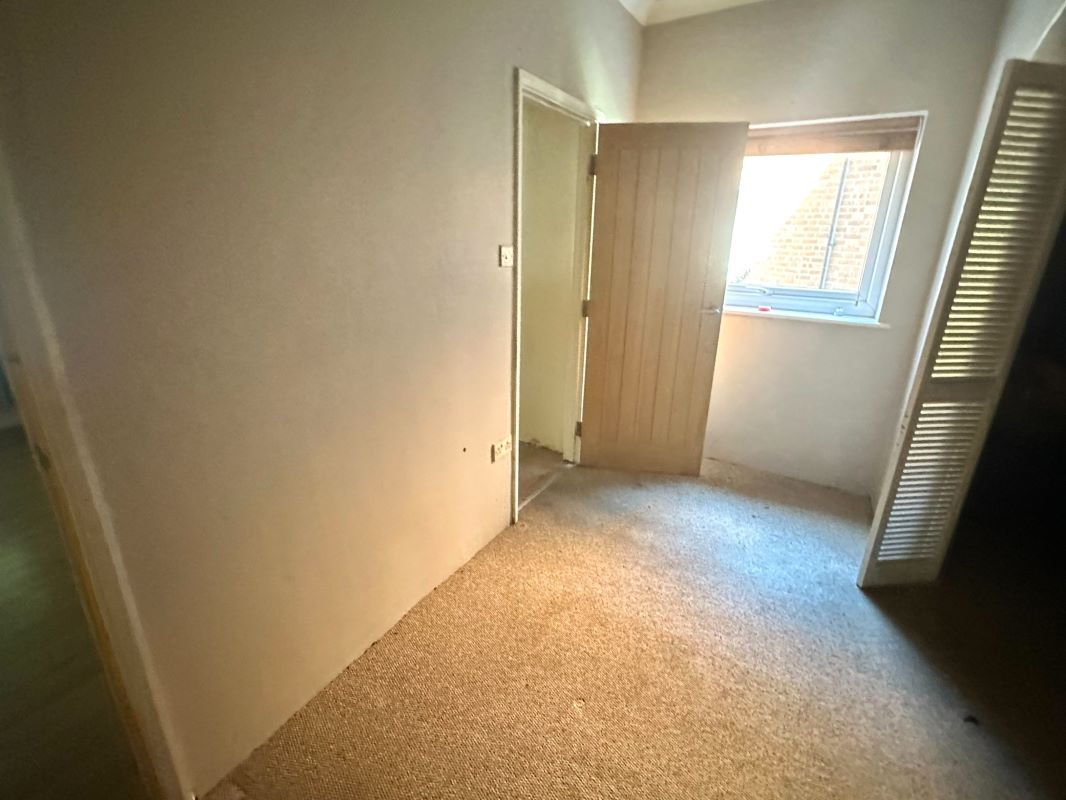 Image 4 of 6