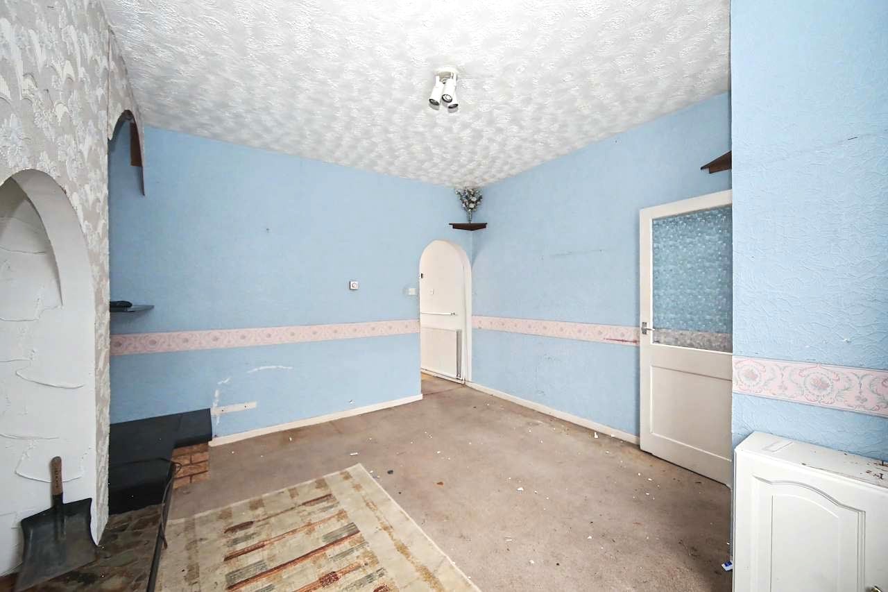 Image 4 of 16