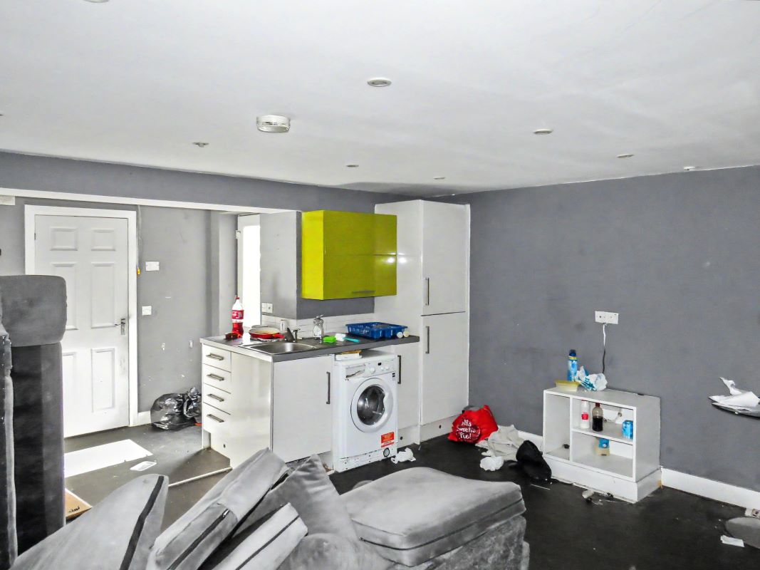 Image 3 of 19