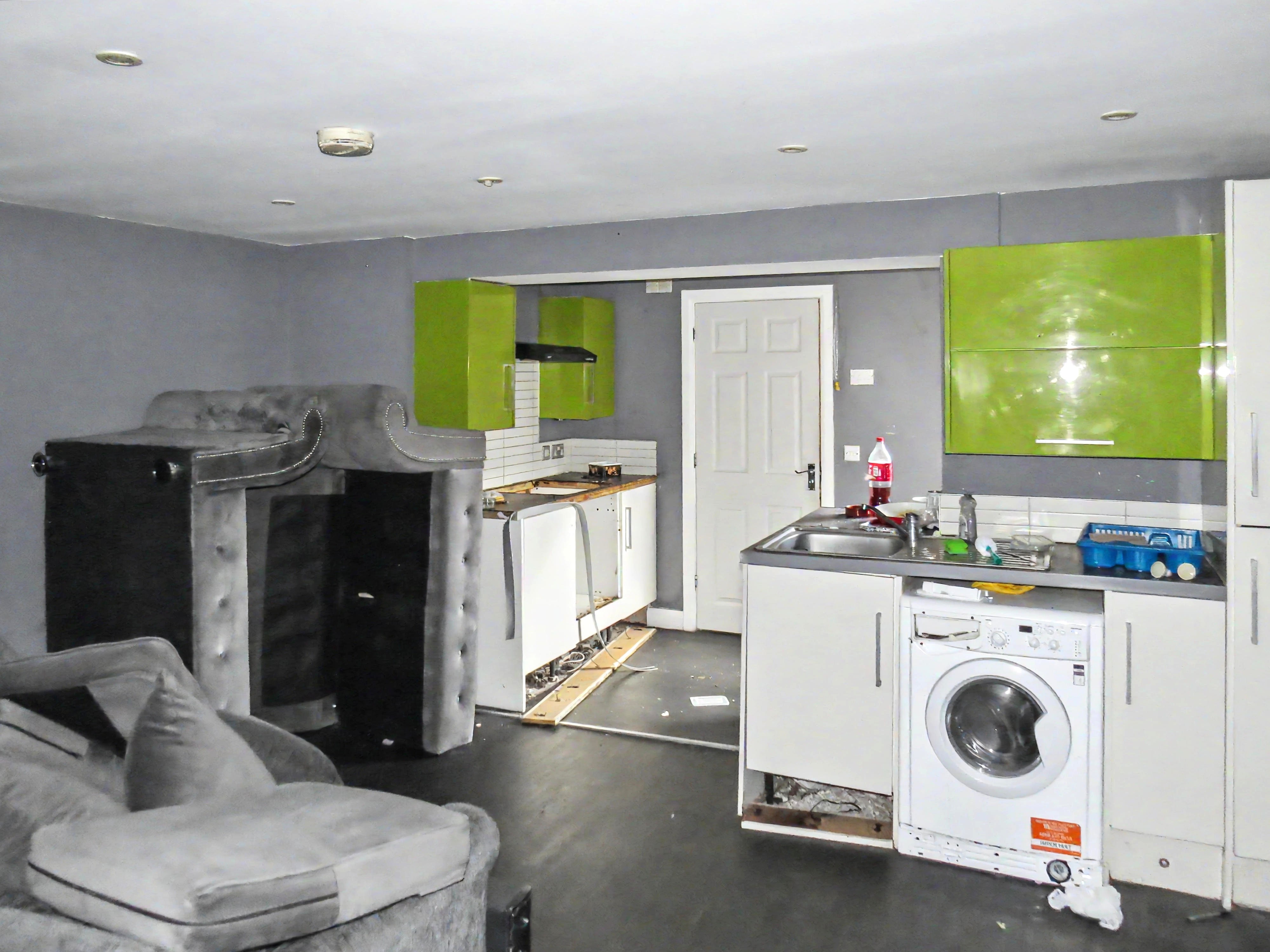 Image 2 of 19