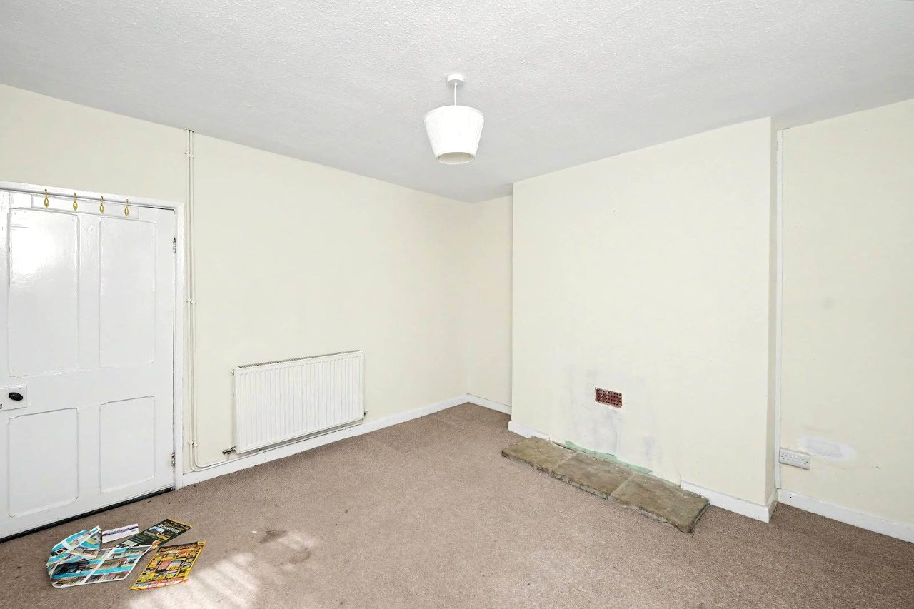 Image 3 of 20
