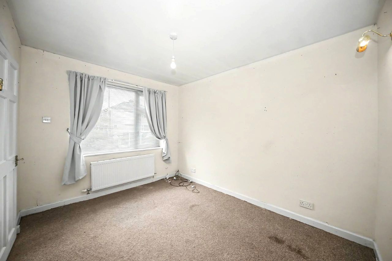 Image 4 of 24