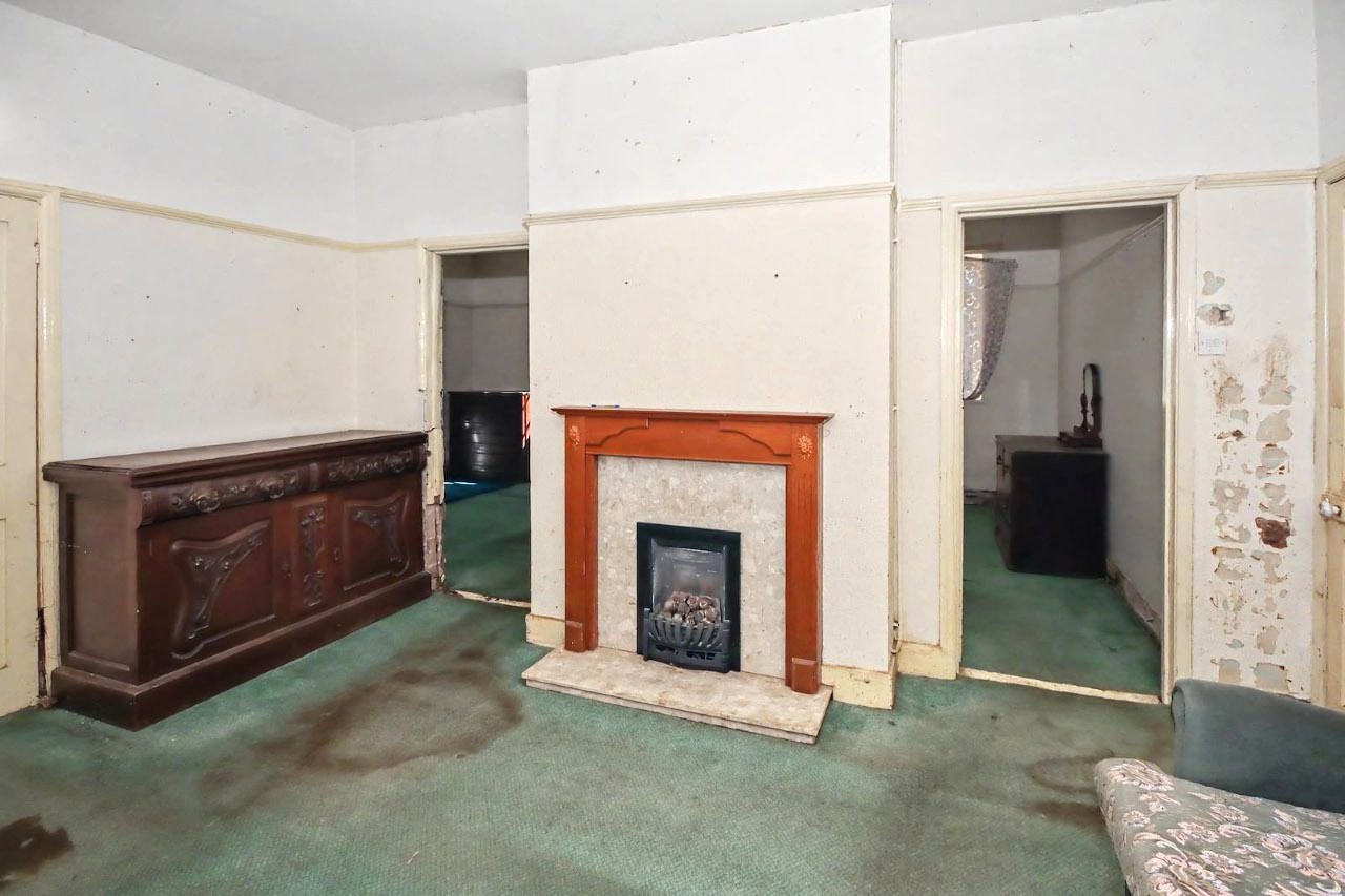 Image 4 of 20