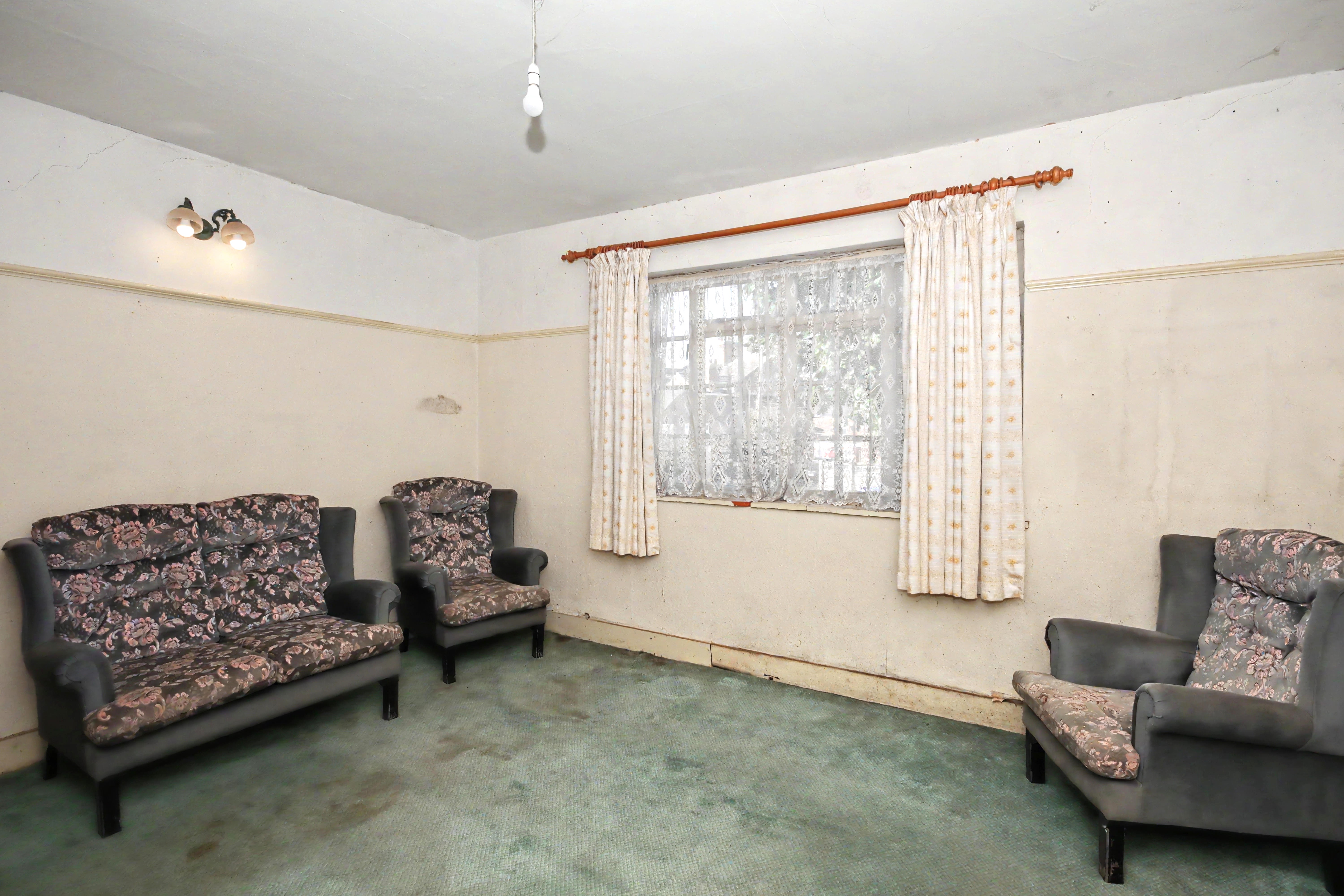 Image 2 of 20