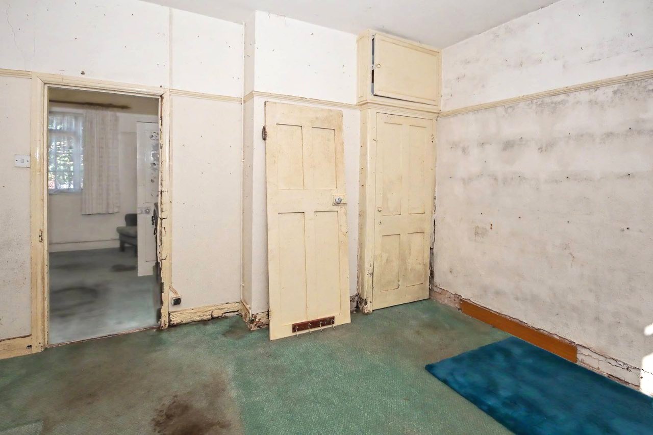 Image 10 of 20