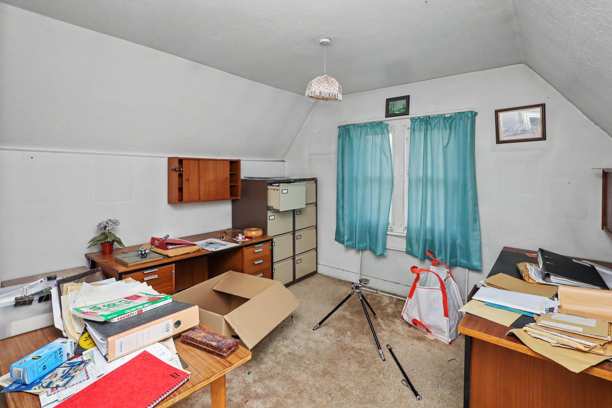 Image 19 of 27