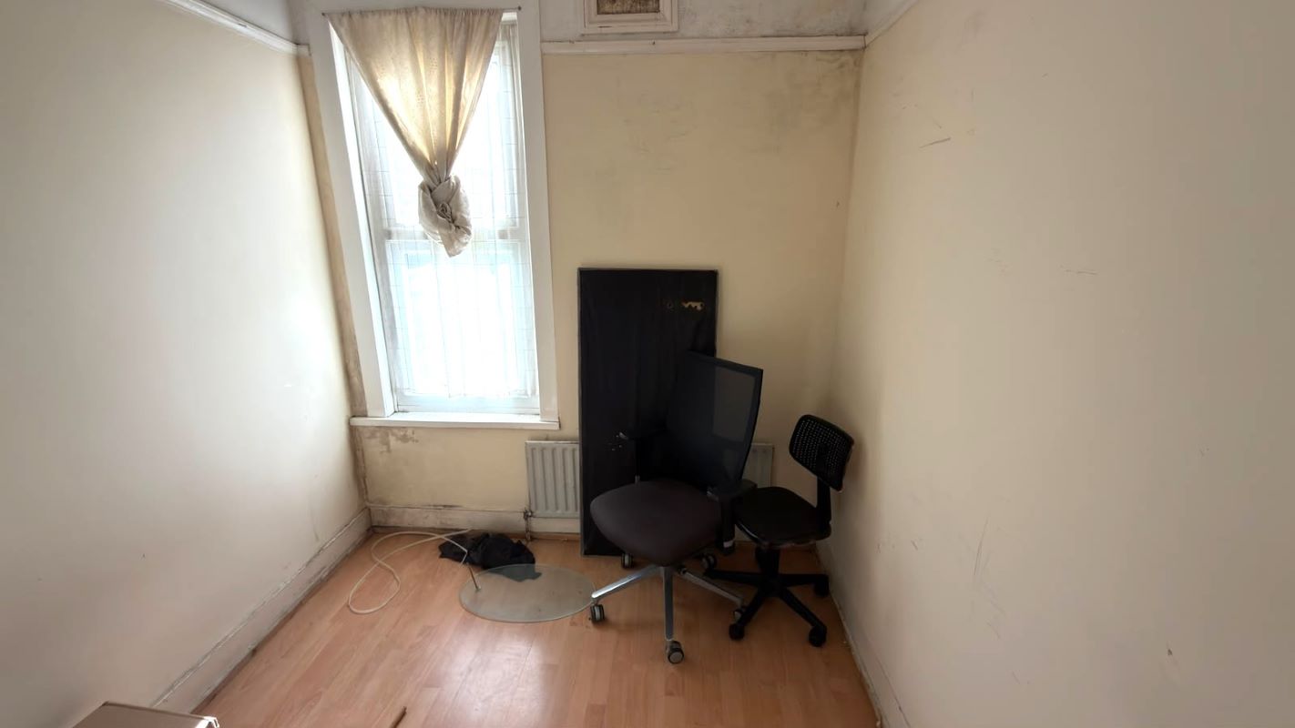 Image 11 of 24