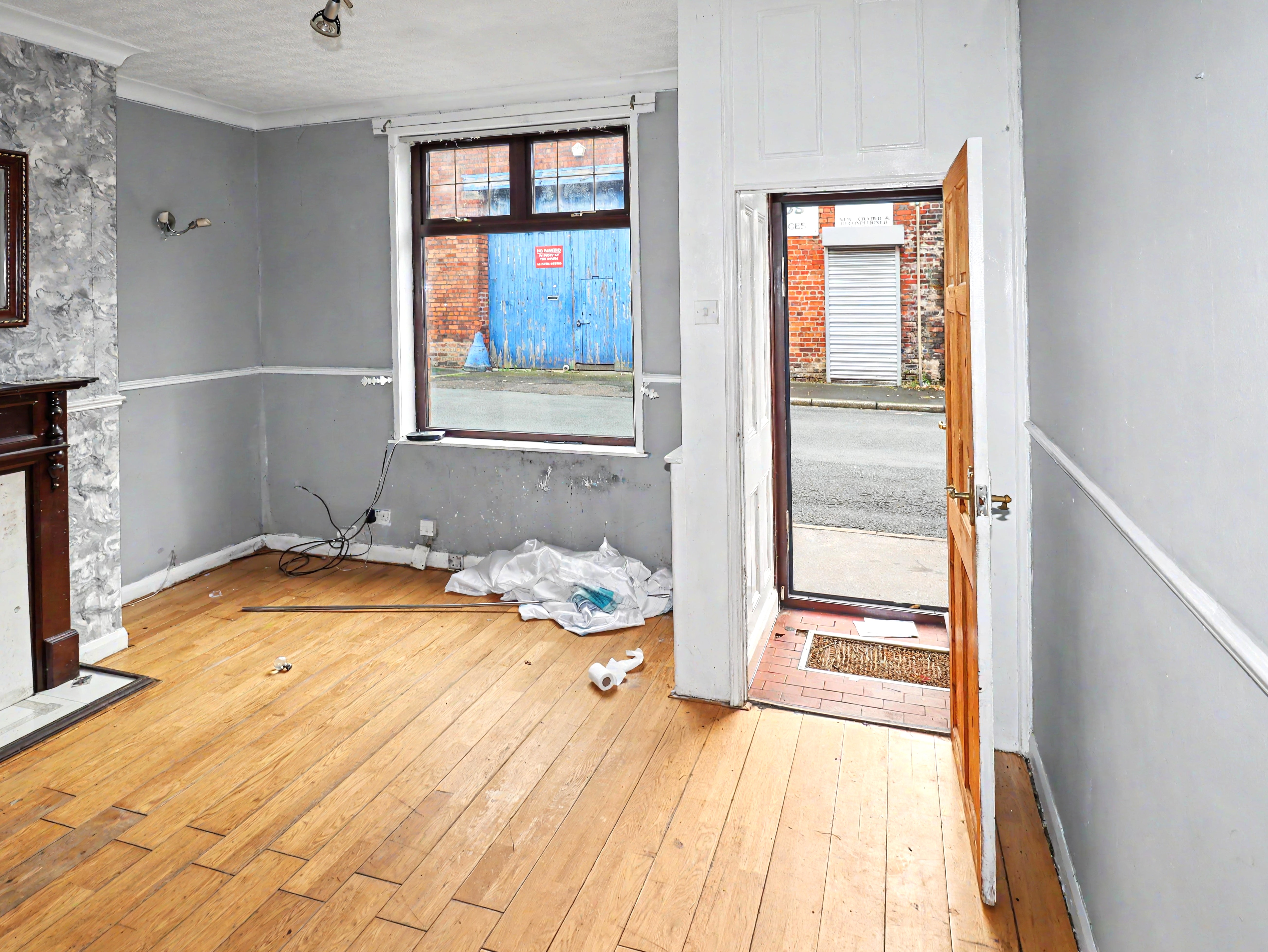 Image 3 of 18