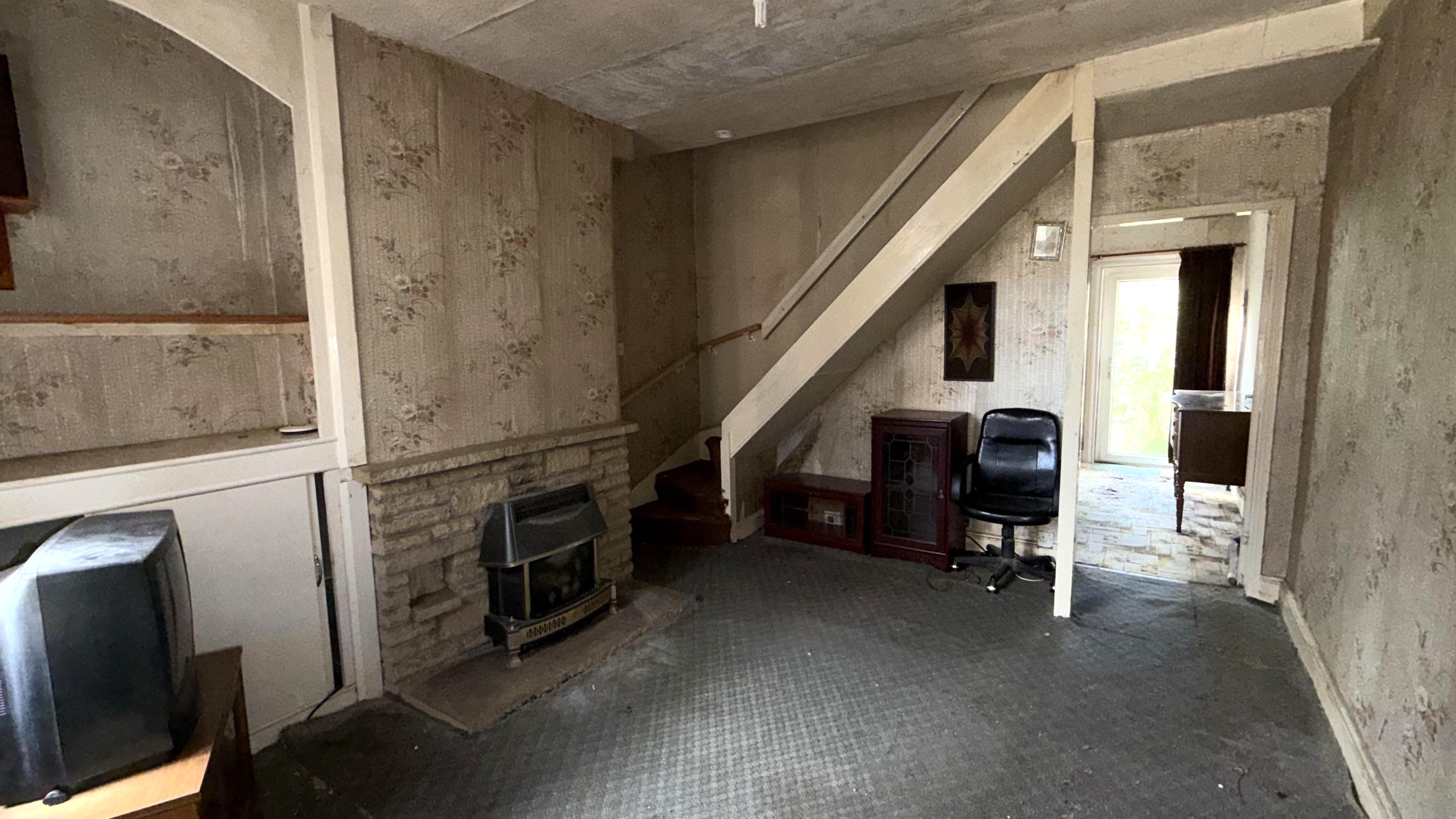 Image 2 of 11