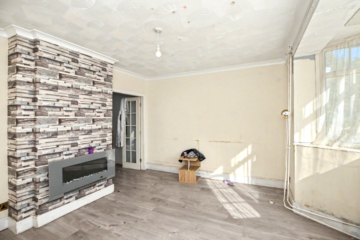 Image 3 of 19