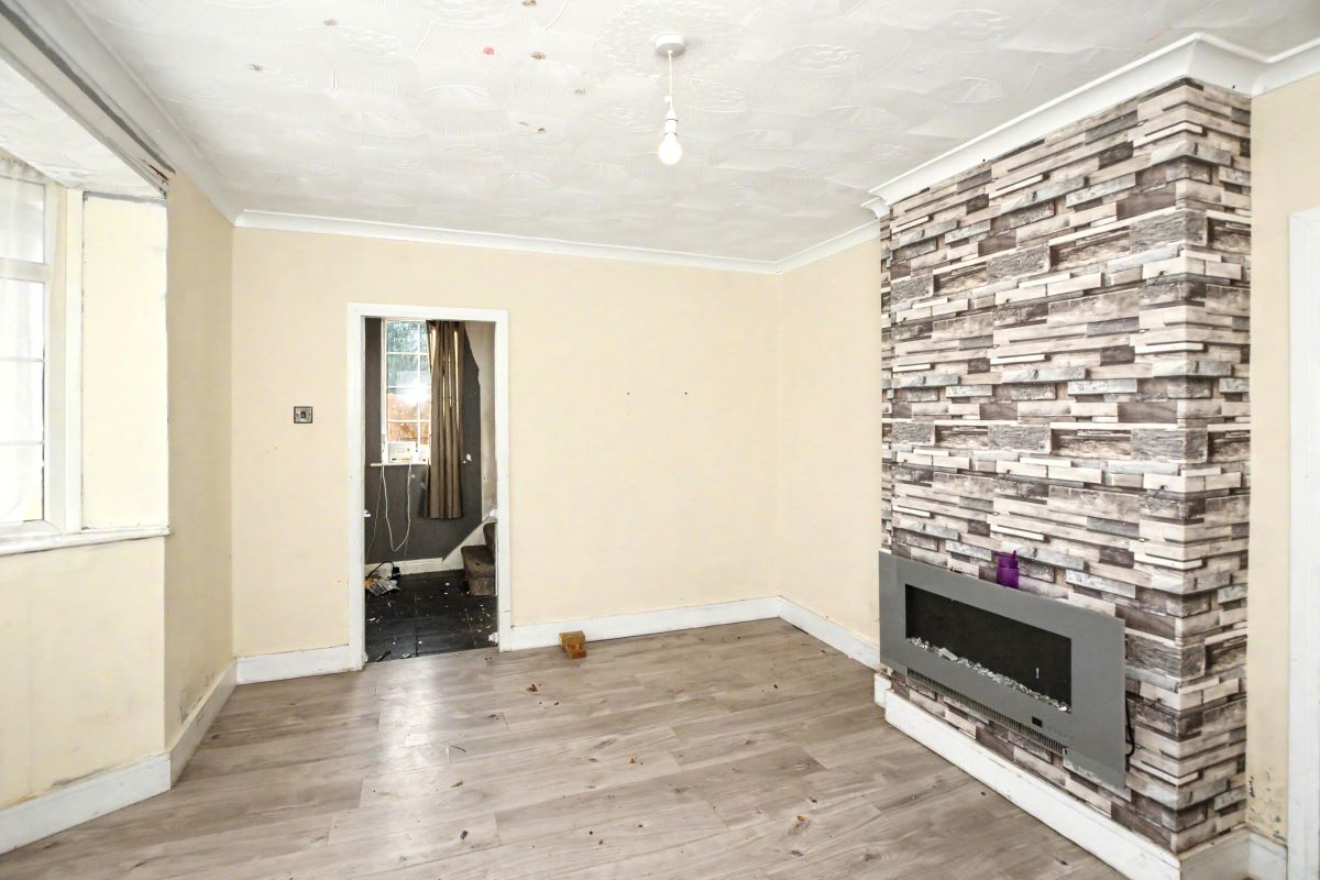 Image 4 of 19