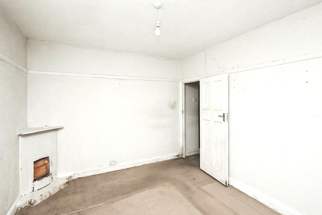Image 4 of 16