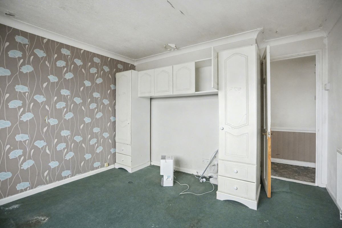 Image 10 of 18