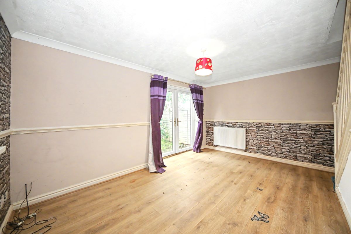 Image 4 of 19