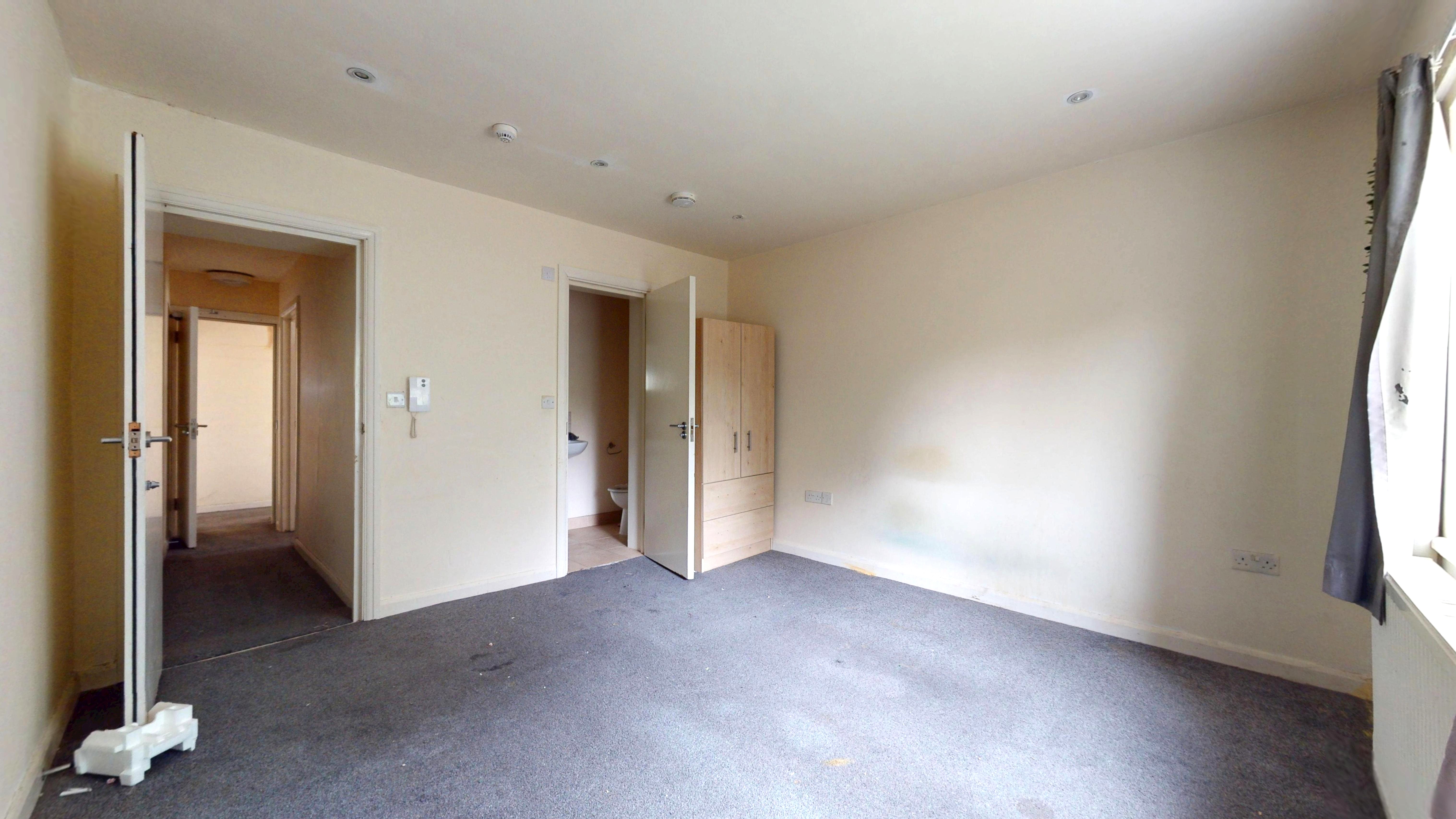 Image 4 of 19