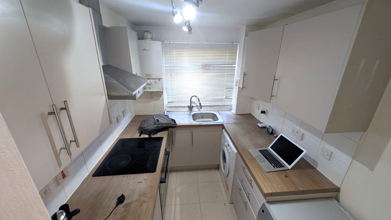 Image 4 of 6
