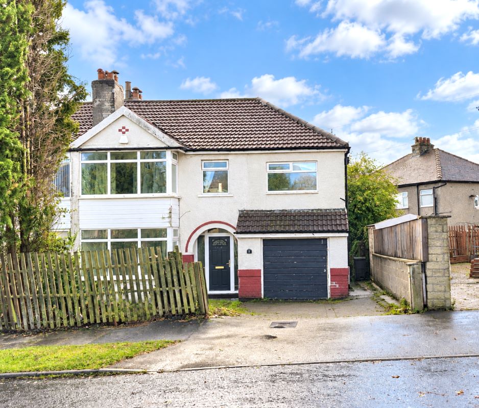 Freehold Semi-Detached House and Garage Vacant Possession for auction in Bradford