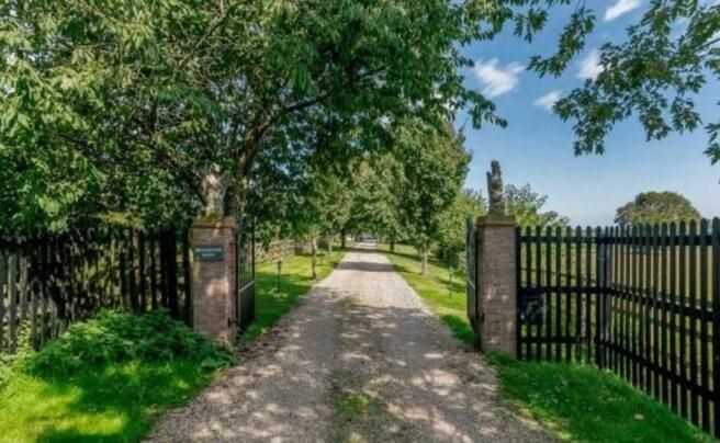 Broadfans Barn, Cherry Street, Duton Hill, Dunmow, Essex, CM6 2EE