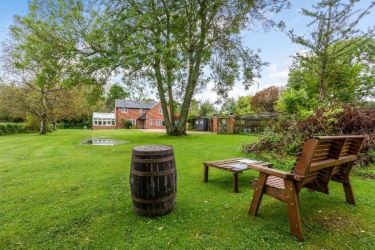 Willow Cottage, 5 Bath Road, Hungerford, Berkshire, RG17 0HE