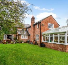 Willow Cottage, 5 Bath Road, Hungerford, Berkshire, RG17 0HE