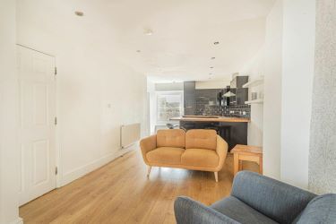 Flat 2, 4 Long Street, Tetbury, Gloucestershire, GL8 8AQ