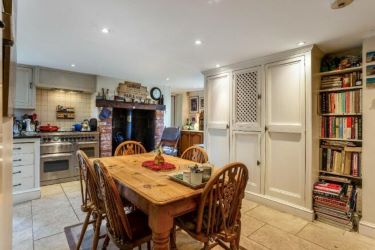 Willow Cottage, 5 Bath Road, Hungerford, Berkshire, RG17 0HE