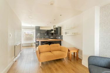 Flat 2, 4 Long Street, Tetbury, Gloucestershire, GL8 8AQ