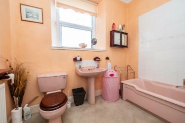 Royal Hotel, 63 Broad Street, Fraserburgh, Aberdeenshire, AB43 9AU