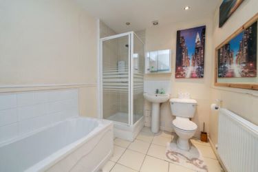 Royal Hotel, 63 Broad Street, Fraserburgh, Aberdeenshire, AB43 9AU