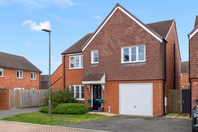 FIVE BED DETACHED PROPERTY TO BE SOLD AT AUCTION ON THE 28TH AUGUST