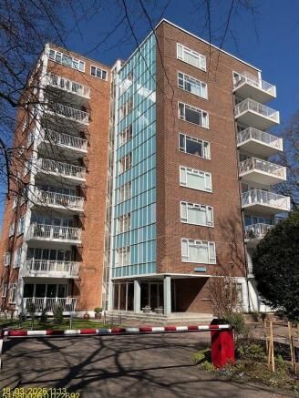 Ground Floor One Bed Apartment & Garage to Be Sold at Auction