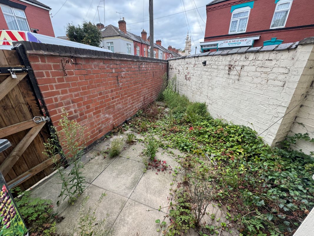 2 Nottingham Road, Spinney Hill, Leicester, LE5 3TT