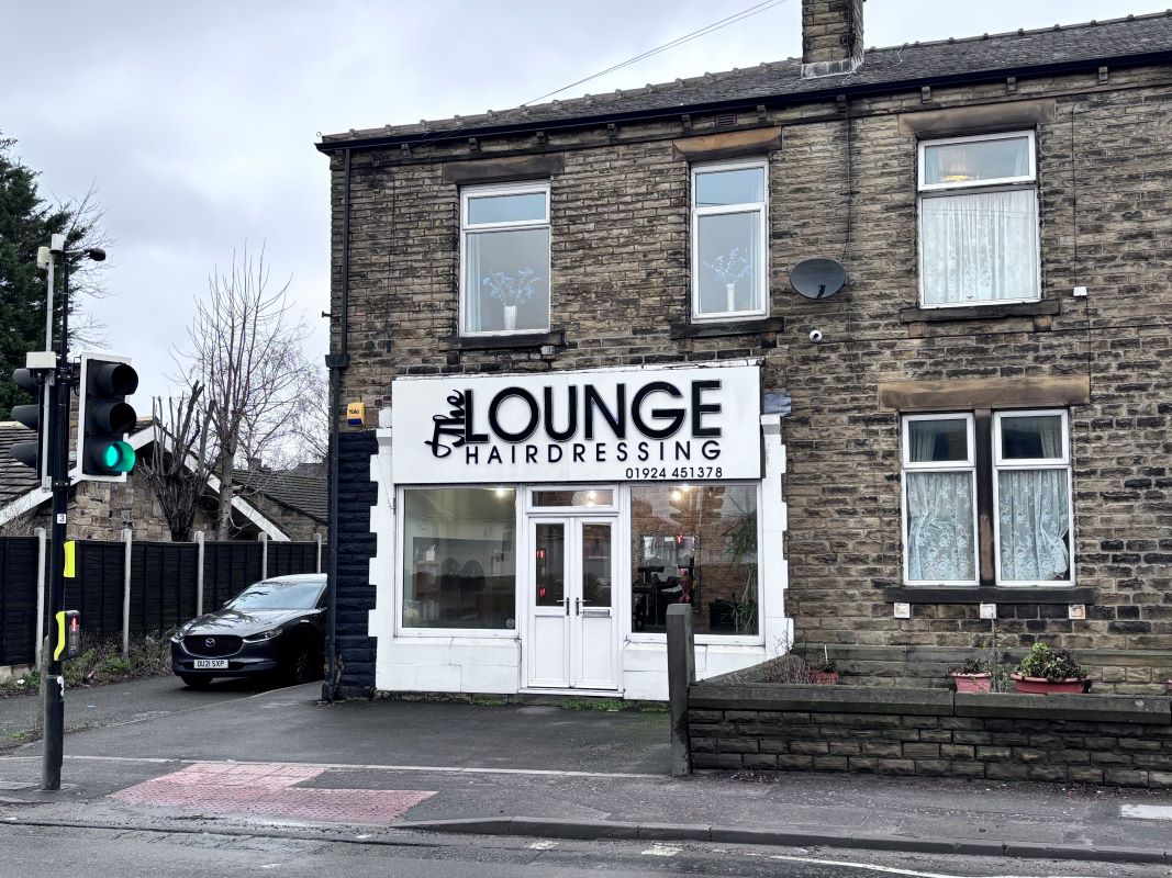 Photo of 193/193a Wakefield Road, Dewsbury, West Yorkshire, WF12 8AW