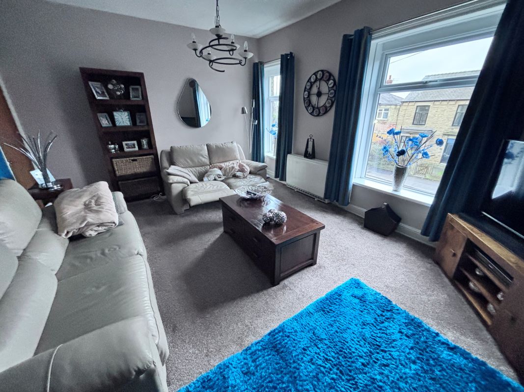 Photo of 193/193a Wakefield Road, Dewsbury, West Yorkshire, WF12 8AW